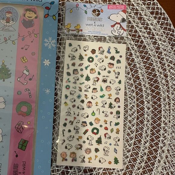 Wet n Wild Peanuts Snoopy Nail Stickers and Nail Files NWT - Picture 3 of 7